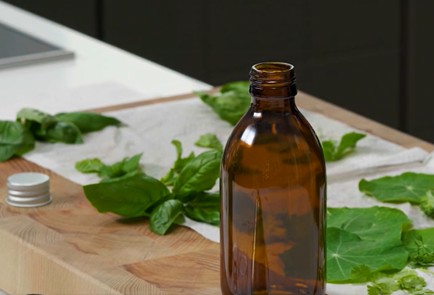 Фото шага рецепта Настойка на мяте и базилике 152684 шаг 5