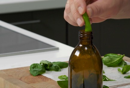 Фото шага рецепта Настойка на настурции базилике и кейле 152683 шаг 7  