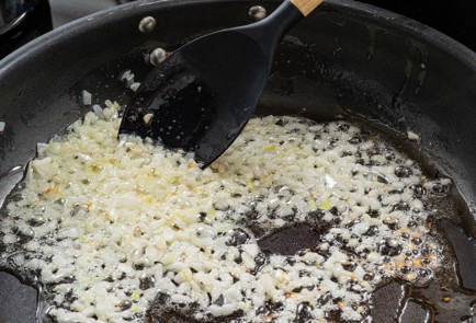 Фото шага рецепта Насыпной пирог с капустой 186763 шаг 4