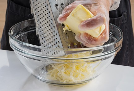 Фото шага рецепта Насыпной пирог с капустой 186763 шаг 7