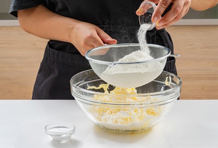 Фото шага рецепта Насыпной пирог с капустой 186763 шаг 8