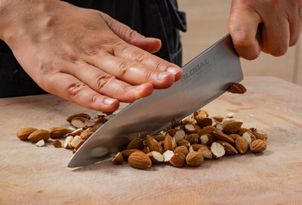 Фото шага рецепта Насыпной пирог с творогом и ягодами 186764 шаг 2  