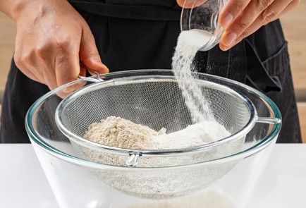 Фото шага рецепта Насыпной пирог с яблоками 186765 шаг 5  