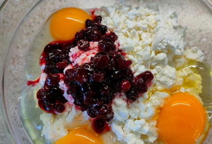 Фото шага рецепта Насыпной творожноягодный пирог 189127 шаг 12