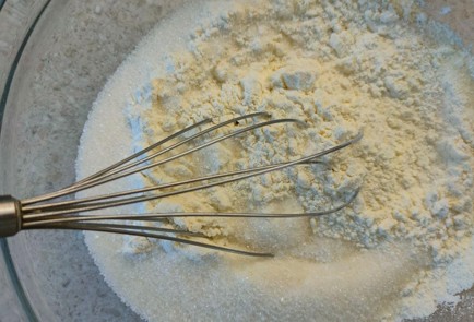 Фото шага рецепта Насыпной творожноягодный пирог 189127 шаг 6