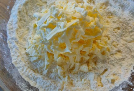 Фото шага рецепта Насыпной творожноягодный пирог 189127 шаг 7