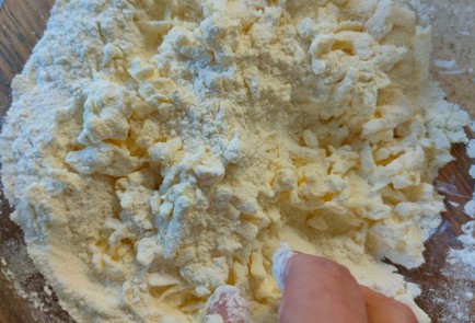 Фото шага рецепта Насыпной творожноягодный пирог 189127 шаг 8