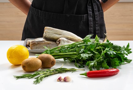 Фото шага рецепта Навага на мангале 186384 шаг 1  