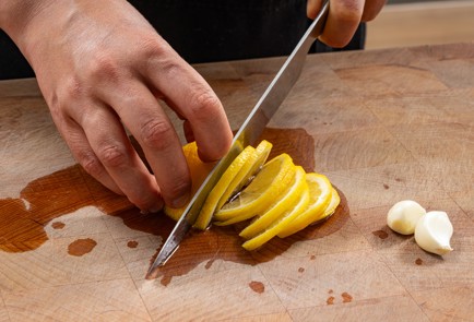 Фото шага рецепта Навага на мангале 186384 шаг 2  