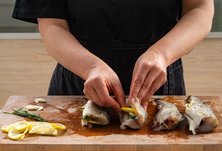 Фото шага рецепта Навага на мангале 186384 шаг 5  