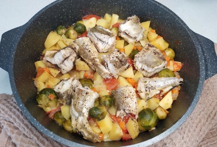 Фото шага рецепта Навага с картофелем и овощами 191222 шаг 10  