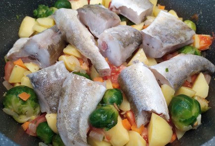 Фото шага рецепта Навага с картофелем и овощами 191222 шаг 7  