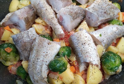 Фото шага рецепта Навага с картофелем и овощами 191222 шаг 8  