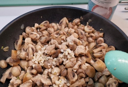 Фото шага рецепта Нежная грибная запеканка с курицей 152261 шаг 7  