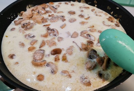 Фото шага рецепта Нежная грибная запеканка с курицей 152261 шаг 8  