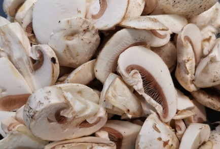 Фото шага рецепта Нежная сливочногрибная паста 153032 шаг 1  