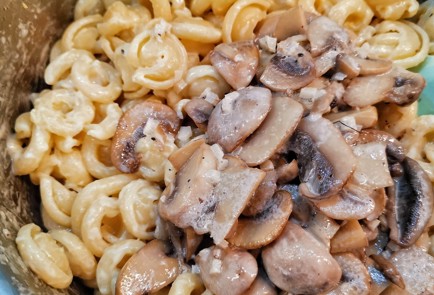 Фото шага рецепта Нежная сливочногрибная паста 153032 шаг 13  