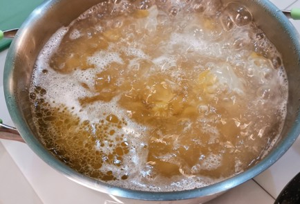 Фото шага рецепта Нежная сливочногрибная паста 153032 шаг 4  