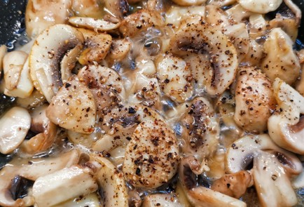 Фото шага рецепта Нежная сливочногрибная паста 153032 шаг 6  