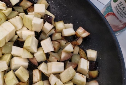 Фото шага рецепта Нежное рагу из баклажана с творожным сыром 152652 шаг 6  