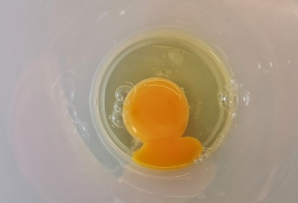 Фото шага рецепта Нежный майонез с мускатным орехом 152585 шаг 2  