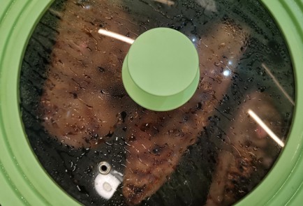 Фото шага рецепта Нежный стейк из телячьей печени 152924 шаг 6  