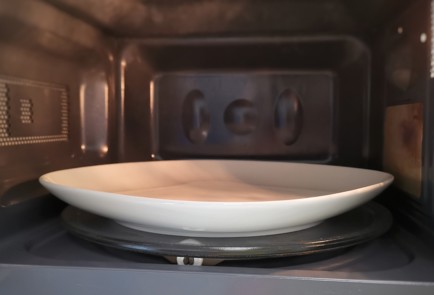 Фото шага рецепта Нежный стейк из телячьей печени 152924 шаг 7  