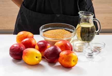 Фото шага рецепта Нектарины в пряном вине 186733 шаг 1  