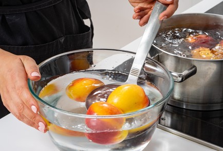 Фото шага рецепта Нектарины в пряном вине 186733 шаг 2  