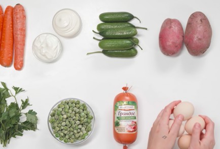 Фото шага рецепта Необычный оливье с колбасой Грандос из индейки 175265 шаг 1  