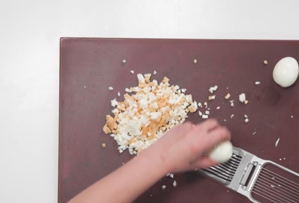 Фото шага рецепта Необычный оливье с колбасой Грандос из индейки 175265 шаг 9  