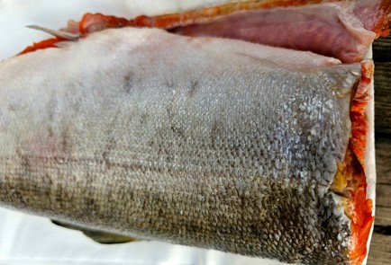 Фото шага рецепта Нерка горячего копчения 189205 шаг 3  