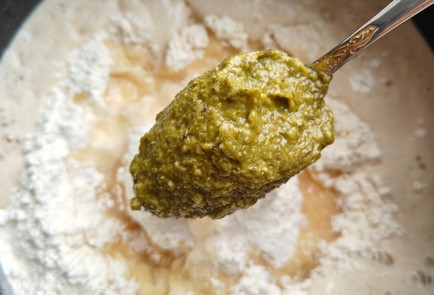 Фото шага рецепта Несладкие булочки с песто и сыром 174852 шаг 5