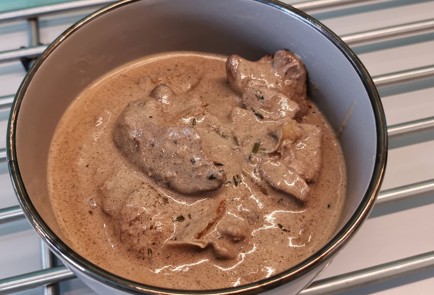 Фото шага рецепта Нежная куриная печень со сметаной 174438 шаг 10  