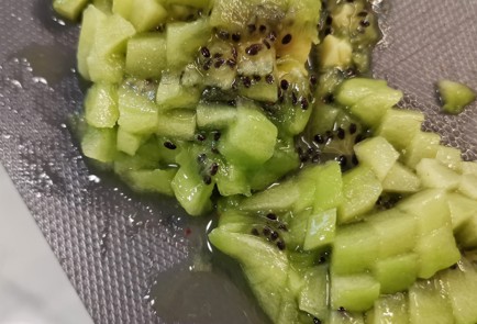 Фото шага рецепта Нежная паннакотта с киви 152486 шаг 8