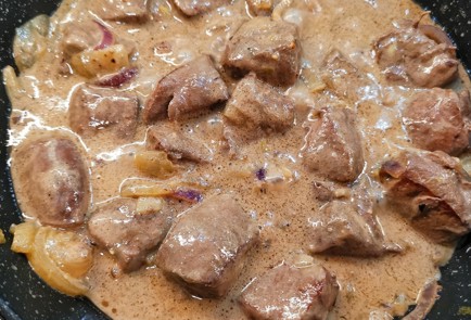 Фото шага рецепта Нежная печень с луком 173359 шаг 10  