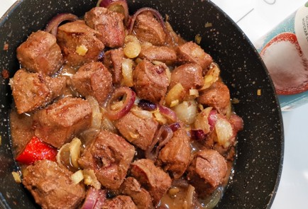 Фото шага рецепта Нежная печень с луком 173359 шаг 7  