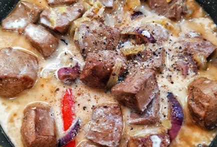 Фото шага рецепта Нежная печень с луком 173359 шаг 8  