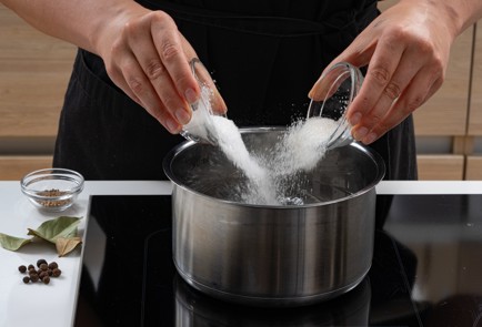 Фото шага рецепта Нежная скумбрия быстрого посола 173982 шаг 3  