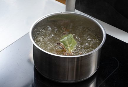 Фото шага рецепта Нежная скумбрия быстрого посола 173982 шаг 4  