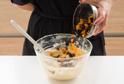 Фото шага рецепта Нежная творожная запеканка 152166 шаг 5  