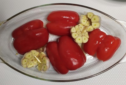 Фото шага рецепта Нежная закуска из рикотты с запеченными перцами и чесноком 187414 шаг 4  