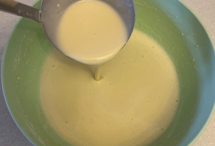 Фото шага рецепта Нежные блинчики 188749 шаг 5  