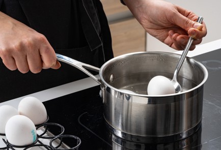 Фото шага рецепта Нежные фаршированные яйца с трюфельным маслом 175399 шаг 4