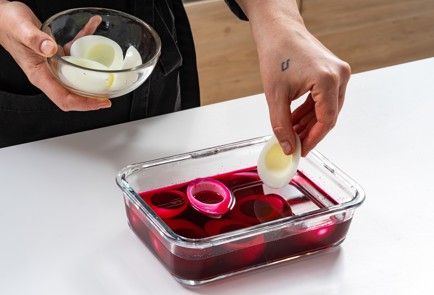 Фото шага рецепта Нежные фаршированные яйца с трюфельным маслом 175399 шаг 6