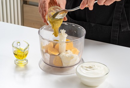 Фото шага рецепта Нежные фаршированные яйца с трюфельным маслом 175399 шаг 8