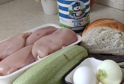 Фото шага рецепта Нежные куриные котлеты с кабачком 163287 шаг 1  