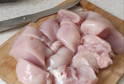 Фото шага рецепта Нежные куриные котлеты с кабачком 163287 шаг 2  