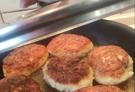 Фото шага рецепта Нежные куриные котлеты с кабачком 163287 шаг 9  