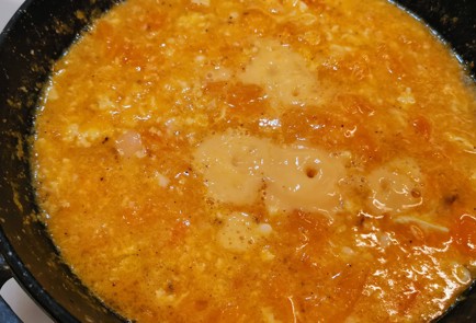 Фото шага рецепта Нежный скрэмбл с помидорами 174936 шаг 6